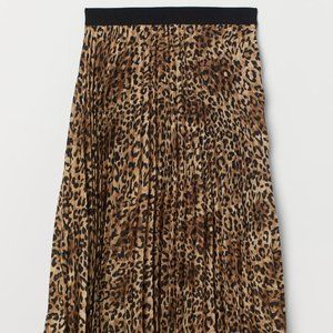 H&M Leopard Print Pleated Skirt XS